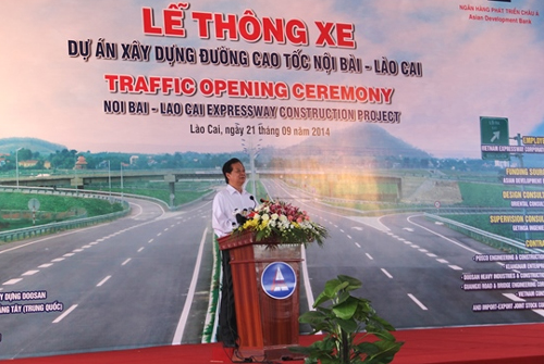 Thủ tướng Chính phủ phát lệnh thông xe cao tốc dài nhất Việt Nam